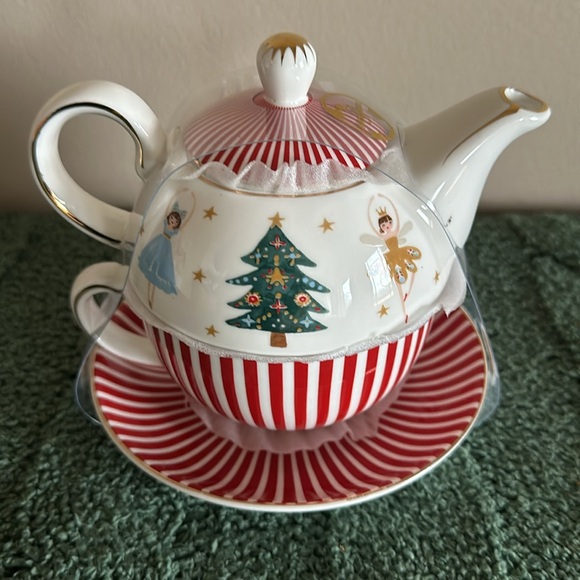 COPY - Grace Teaware Christmas Teapot Teacup Saucer Nutcracker Red NEW - Picture 4 of 6